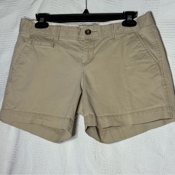 Women's Old Navy Perfect 5‎ Inch Khaki Chino Shorts Size 6 low rise - Picture 1 of 6